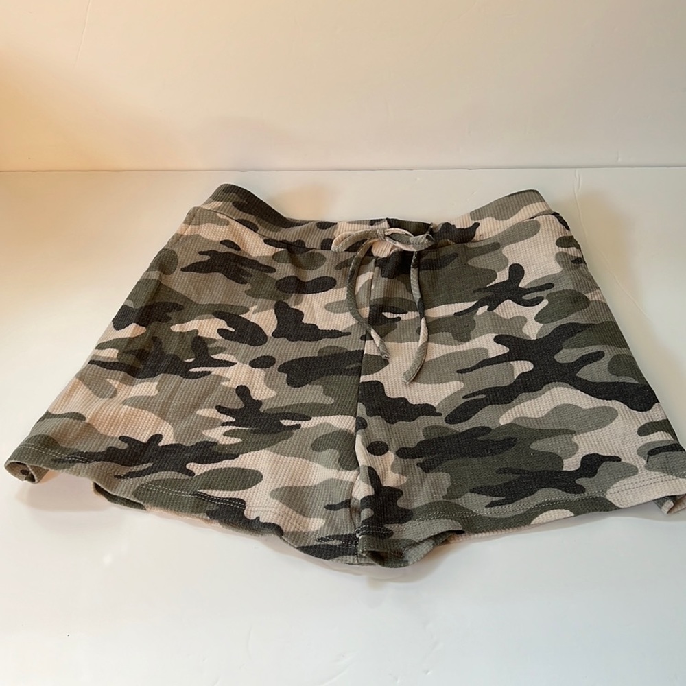 ee:some Shorts Camouflage Green Black & Cream Elastic Waist NWOT